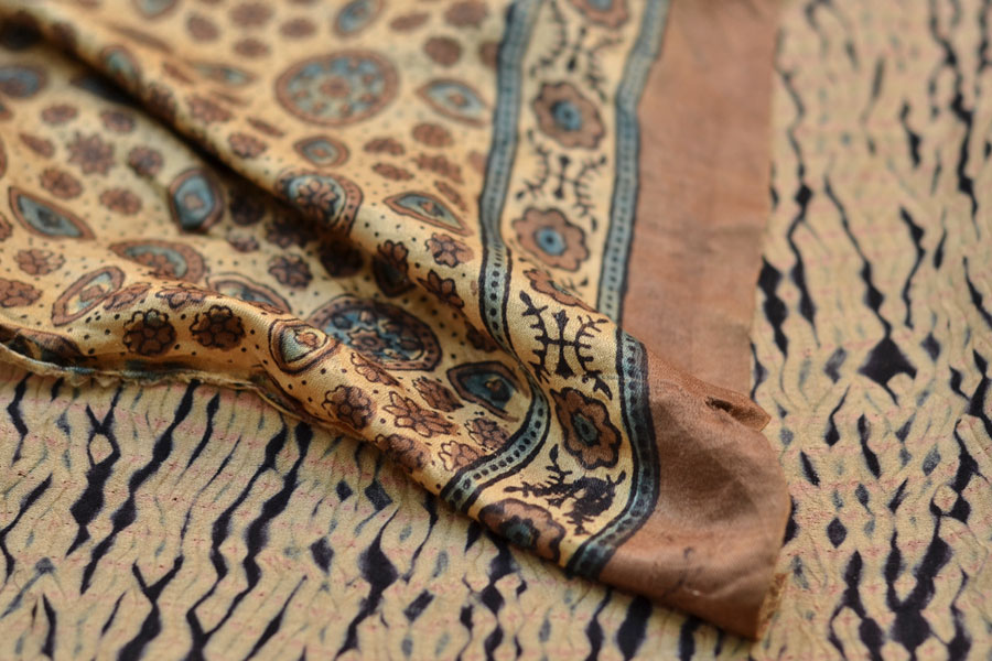 Ambily ★ Tie-Dye & Ajrakh ★ Gajji Silk Saree . 17
