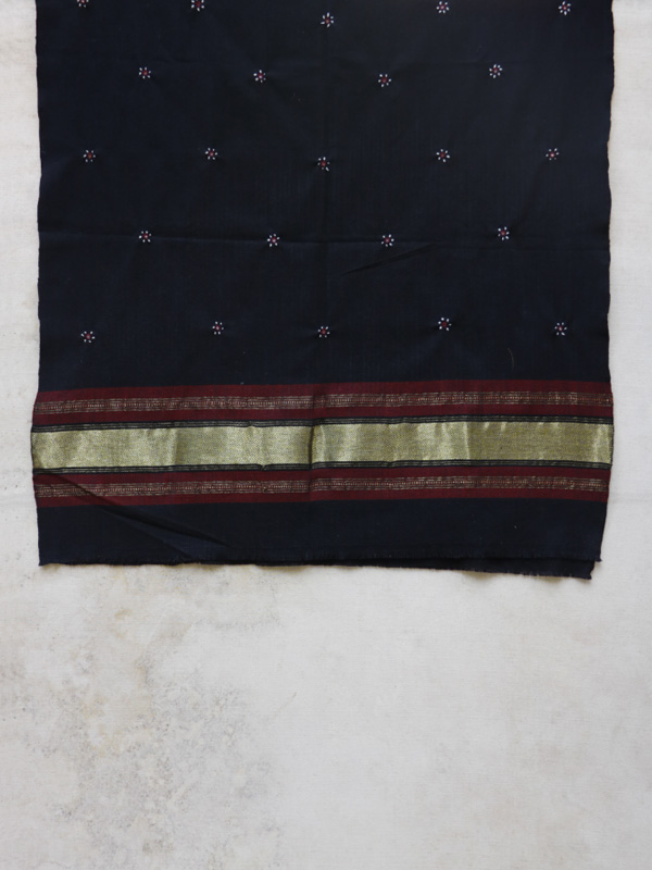 Rangeelo ⚹ Embroidered ⚹ Handwoven Woolen Shawl { 13 }