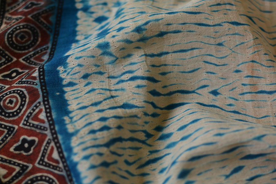 मृणालिनी ☘ Mul Cotton ☘ Ajrakh Bandhani Saree ~ 2